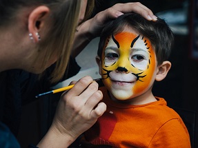 Czym bezpiecznie pomalować twarz i ciało?